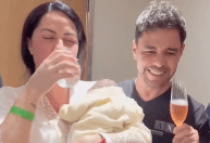 Zezé Di Camargo e Graciele Lacerda brindam ao nascimento da 1ª filha