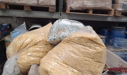 Polícia apreende 50 toneladas de produtos em fábrica clandestina em SP