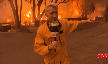 Incêndios estão "fora de controle" em Altadena, afirma repórter da CNN