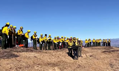 Bombeiros mexicanos iniciam primeiro dia de trabalho em Los Angeles