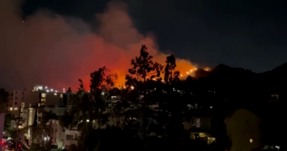 Novo incêndio invade Hollywood Hills enquanto chamas devastam o condado de Los Angeles