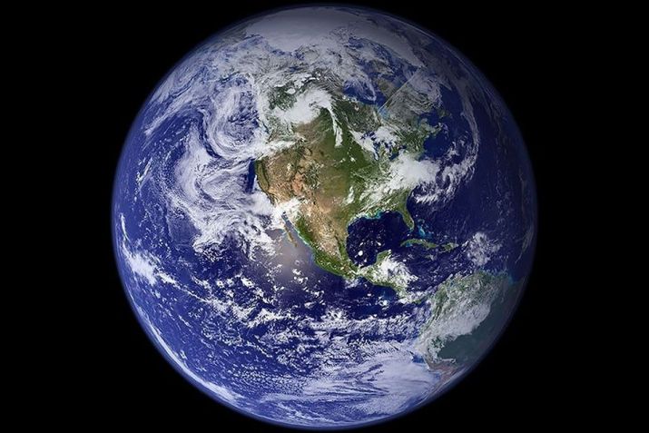 A famosa Bola de Gude Azul de 2002 pode não ser tão sólida quanto se pensava • NASA’s Earth Observatory