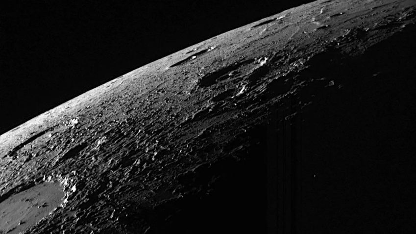Imagem em close da superfície de Mercúrio, tirada pela sonda espacial MESSENGER da NASA em 2008 • NASA/JPL