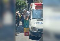 Agentes removem ambulância feita de depósito irregular de bebidas em Copacabana