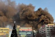 Bombeiros resgatam 30 pessoas presas em prédio em chamas na Coreia do Sul