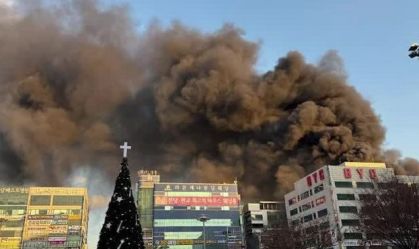 Bombeiros resgatam 30 pessoas presas em prédio em chamas na Coreia do Sul