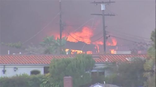 Incêndios florestais tomam conta do bairro de Pacific Palisades, na Califórnia
