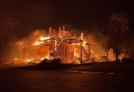 Condado de Los Angeles ameaçado por incêndios é o mais populoso dos EUA