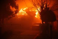 Novo incêndio começa em Hollywood Hills, diz chefe dos bombeiros de Los Angeles
