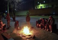 Imigrantes enfrentam temperaturas congelantes na fronteira com os EUA