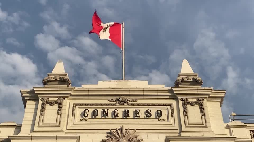 Fachada do Congresso peruano.