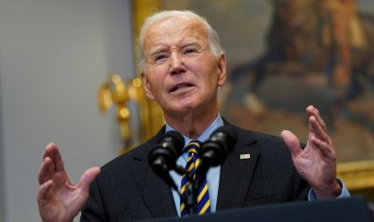 Biden elogia postura de Harvard contra mudanças de Trump