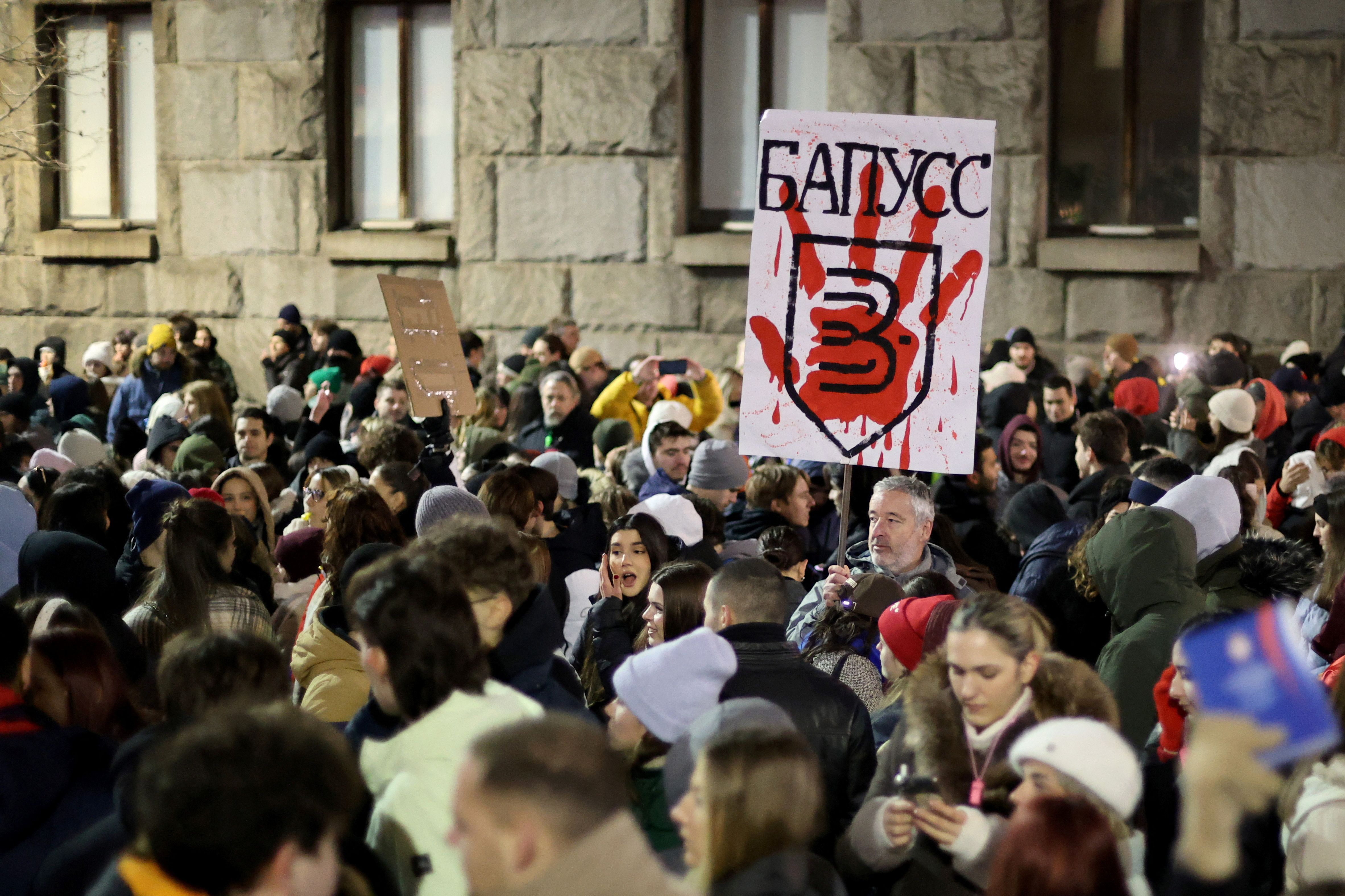 Estudantes protestam contra o governo da Sérvia em Belgrado