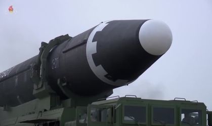 Coreia do Norte dispara míssil na costa leste, dizem militares da Coreia do Sul