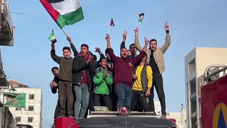 People celebrate in streets of Gaza City, despite delay in ceasefire