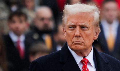 Trump diz que colisão aérea não o fez reconsiderar incentivo a demissões