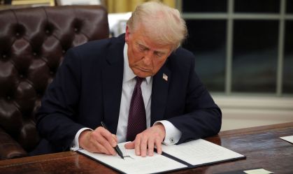 Trump assinará decreto contra canudos de papel: “De volta ao plástico!”