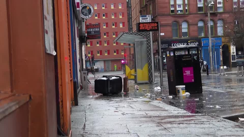 Storm Eowyn batters Glasgow with 'unreal' high winds