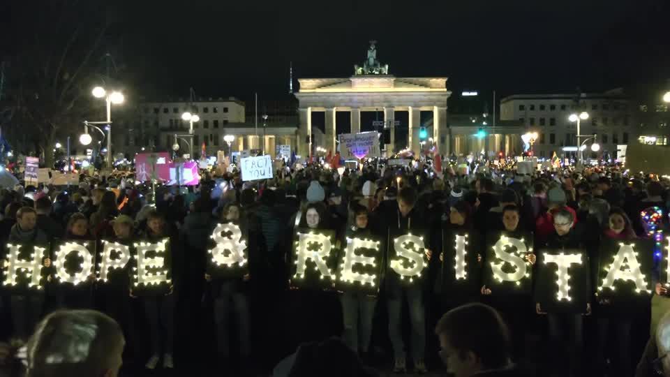 Milhares de pessoas protestam contra a ultradireita em Berlim, na Alemanha