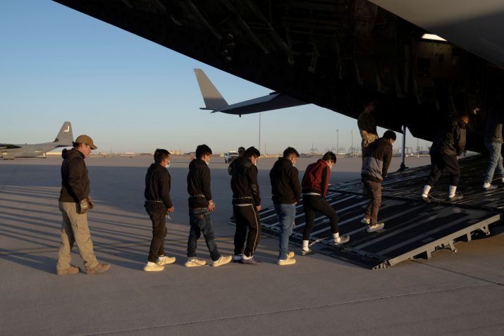 Imigrantes embargam em avião C-17 Globemaster III no Texas 23/01/2025 • . Dept. of Defense/Handout via REUTERS