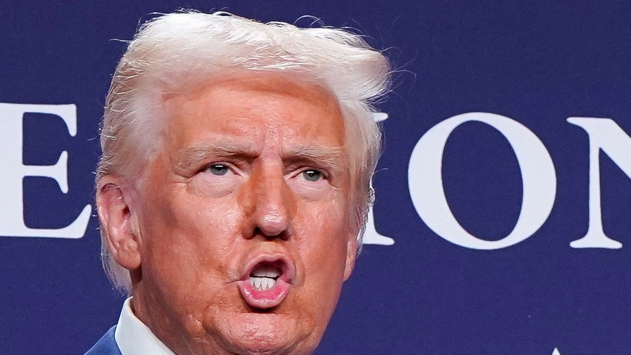 Presidente dos EUA, Donald Trump, fala durante reunião de republicanos da Câmara no resort Trump National Doral, em Miami, Flórida