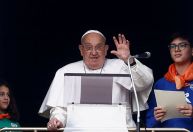 Após "milagre" em recuperação, papa Francisco pagou pizza para médicos