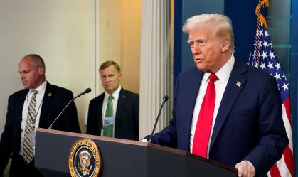 Trump sugere que incompetência foi causa de colisão entre aeronaves nos EUA