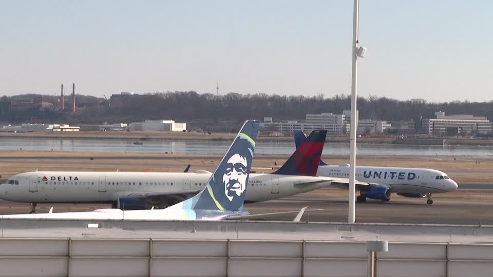 Passengers shocked by DC aircraft collision