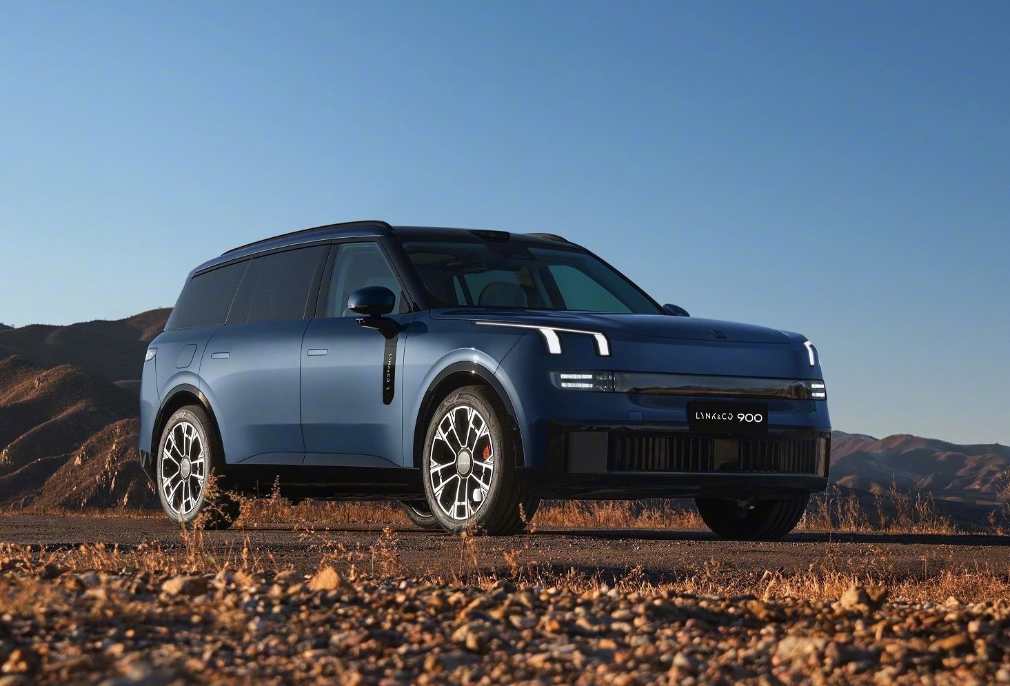 Lynk & Co 900 é um modelo híbrido