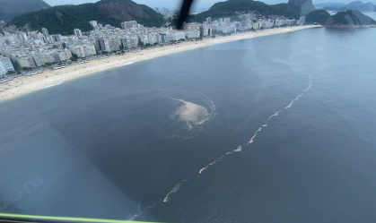RJ: vazamento em navio causa mancha de óleo na Baía de Guanabara