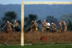Equipes resgatam corpos de vítimas da queda do voo 1907 da Gol; 154 pessoas morreram