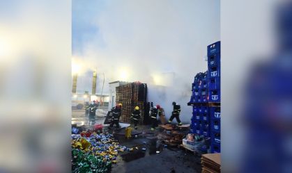 Vídeo: incêndio de grandes proporções atinge fábrica de bebidas em Manaus