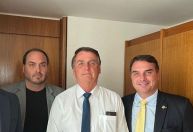 Medida restringe visita de Flávio e Carlos a Bolsonaro