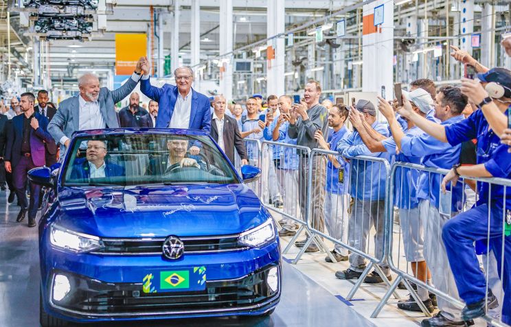02.02.2024 - Presidente da República, Luiz Inácio Lula da Silva, durante visita à linha de produção da Volkswagen em São Bernardo do Campo (SP) • Ricardo Stuckert / PR