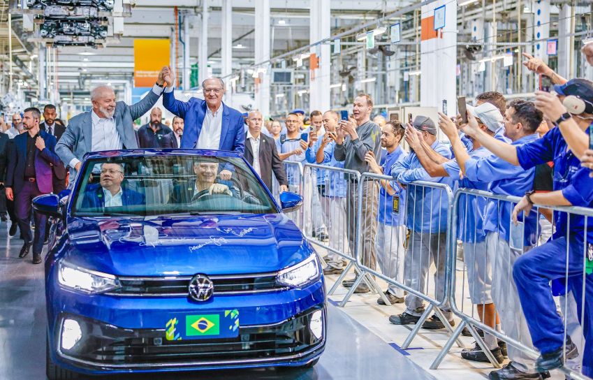 02.02.2024 - Presidente da República, Luiz Inácio Lula da Silva, durante visita à linha de produção da Volkswagen em São Bernardo do Campo (SP)
• Ricardo Stuckert / PR
