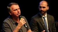 Moraes manda PF ouvir Bolsonaro e Eduardo em até 10 dias