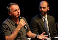 Eduardo Bolsonaro diz que Brasil também sairia da OMS sob comando de Jair