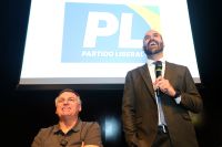 AGU quer cobrar da família Bolsonaro custo de escritório contratado nos EUA