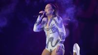 Ivete Sangalo se emociona ao homenagear Preta Gil em show no Fortal