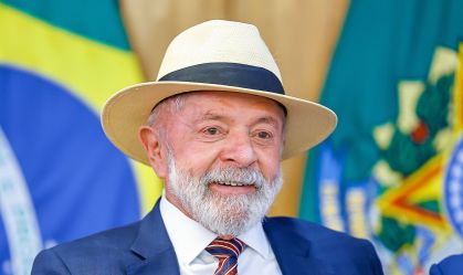 Autorizado por médicos, Lula prepara agenda de viagens para próximos meses