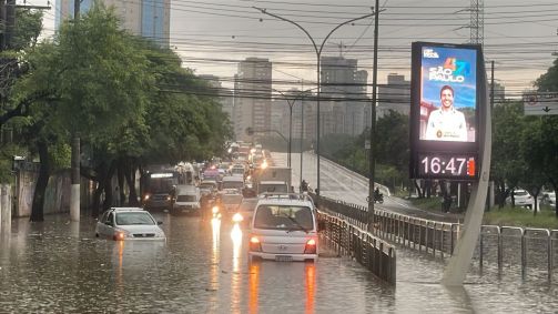 Alagamento na Barra Funda, na zona oeste de São Paulo