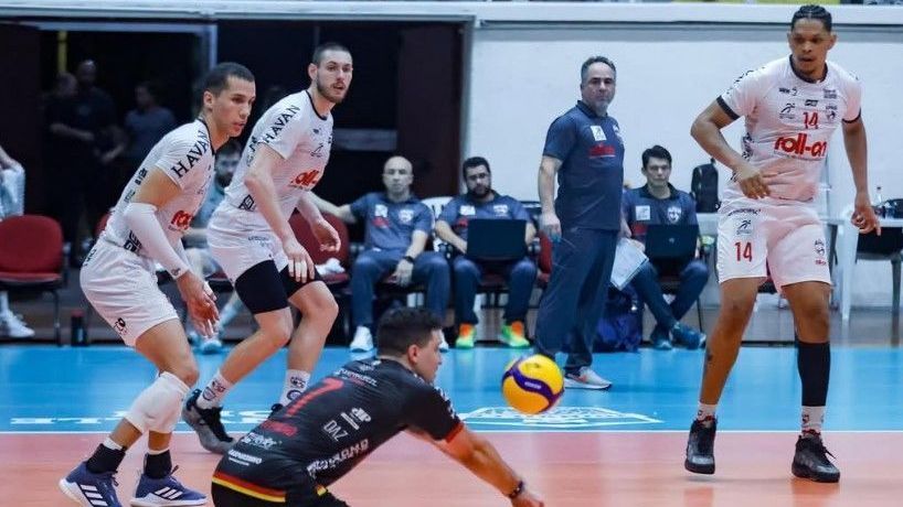 APAN Roll-on Blumenau em partida da Superliga Masculina de Vôlei