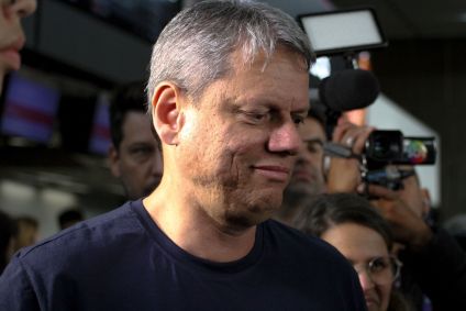 Governador de São Paulo, Tarcísio de Freitas (Republicanos), falou à imprensa nesta segunda-feira (13)