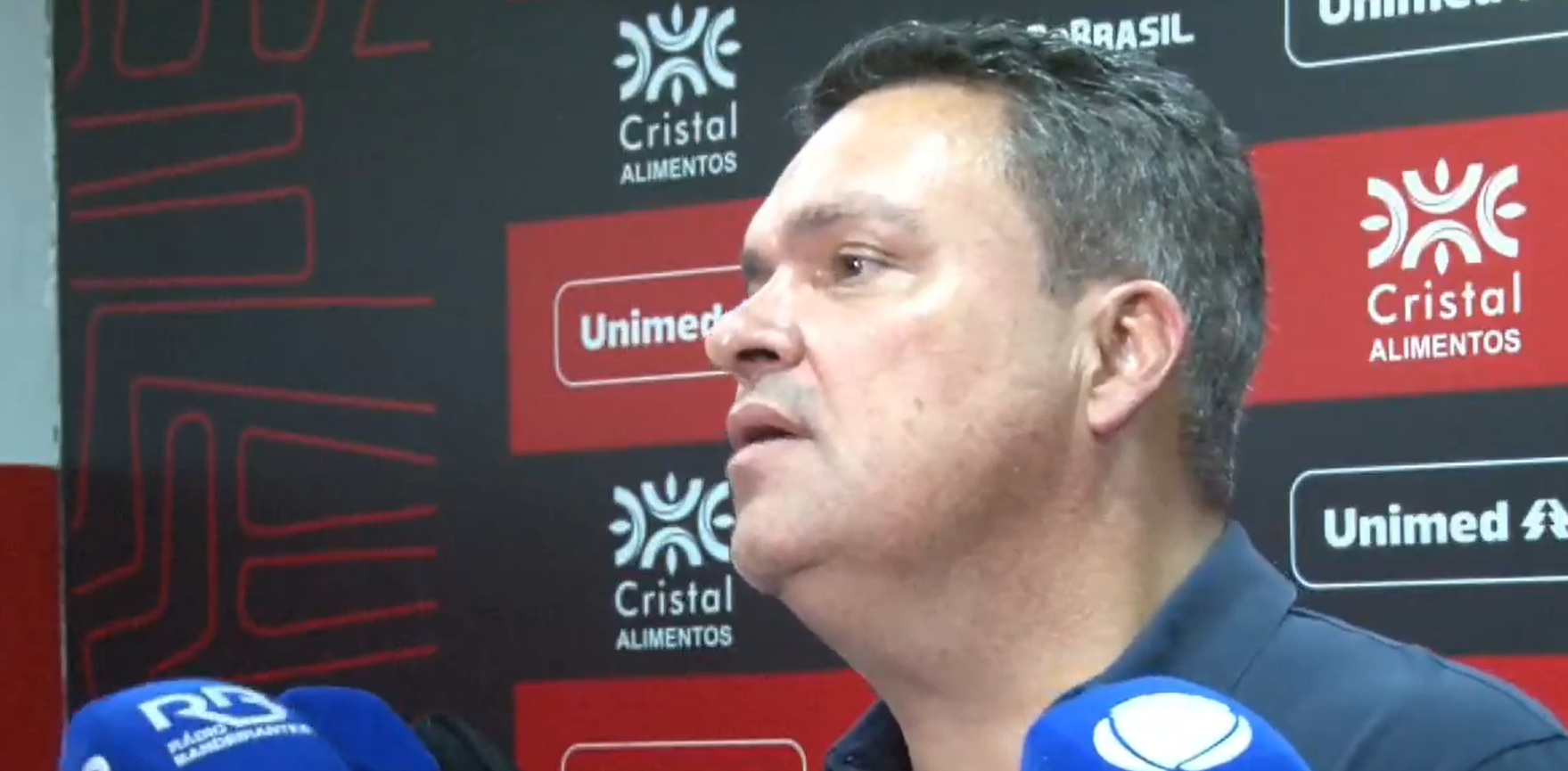 Adson Batista criticou próprio clube