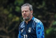 Na zona de rebaixamento, Paraná demite ex-técnico do Internacional