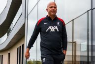 "Liverpool ainda precisa provar que é o melhor time da Europa", diz Slot