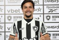 Artur é apresentado no Botafogo e projeta futuro: "Espero ganhar títulos"