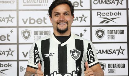 Artur foi apresentado no Botafogo