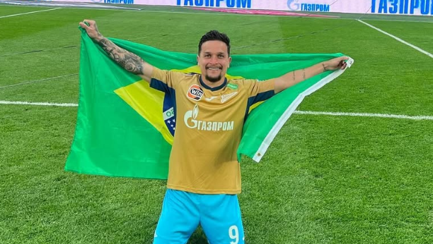 Artur comemorando título pelo Zenit