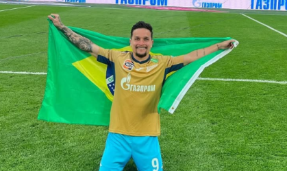 Artur comemorando título pelo Zenit